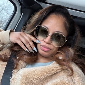 Meet your Posher, Courtney